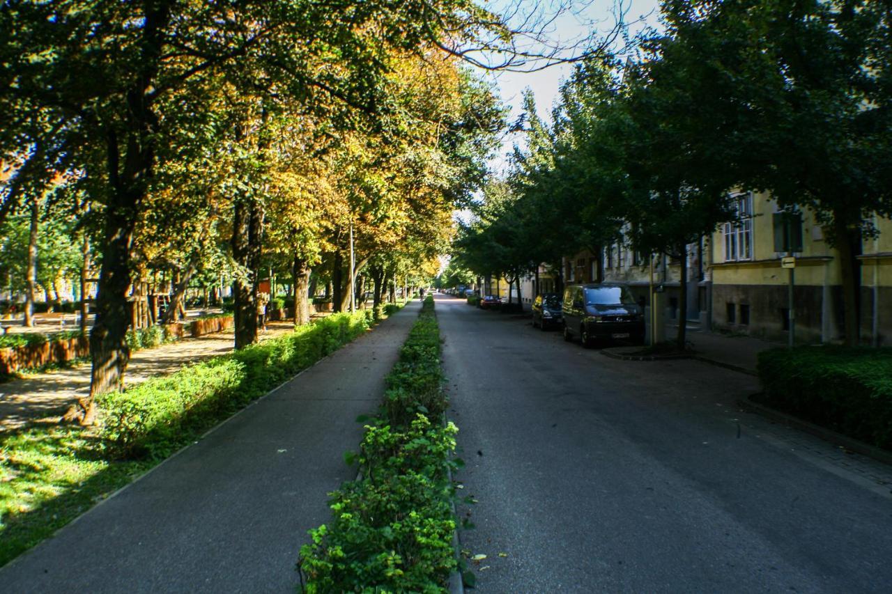 Deák Apartman Sopron Bagian luar foto