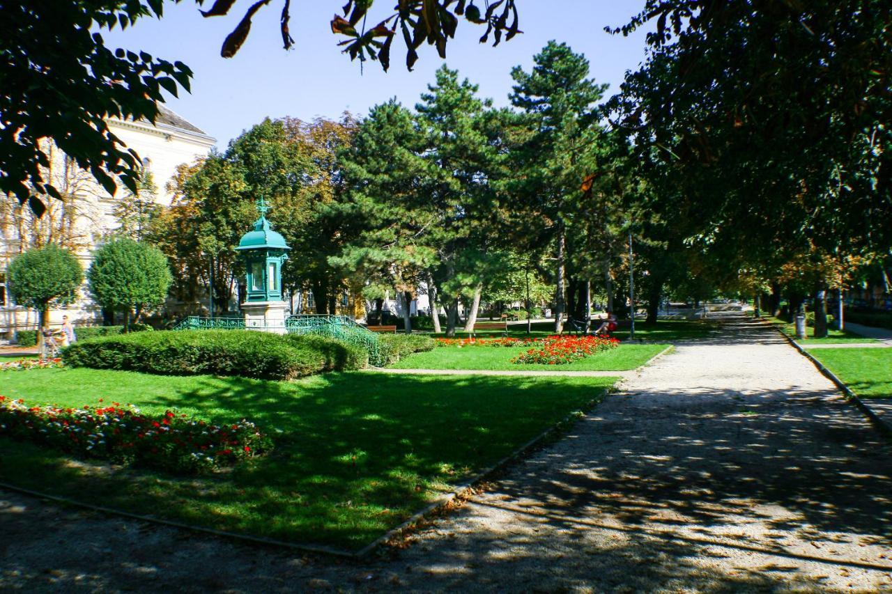 Deák Apartman Sopron Bagian luar foto